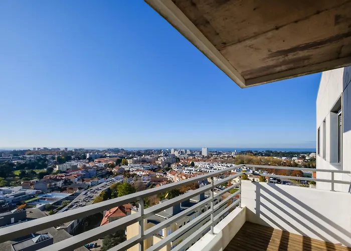 Skyview 2br With Balcony And Garage Porto