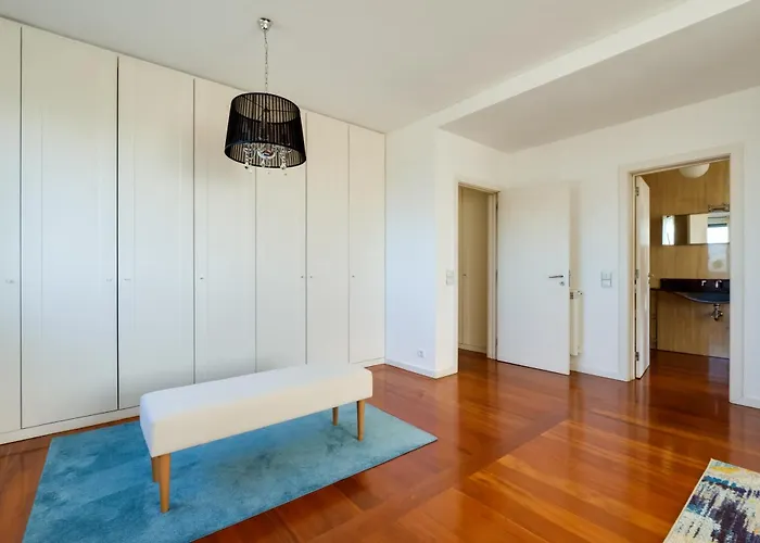 Skyview 2br With Balcony And Garage Apartman *