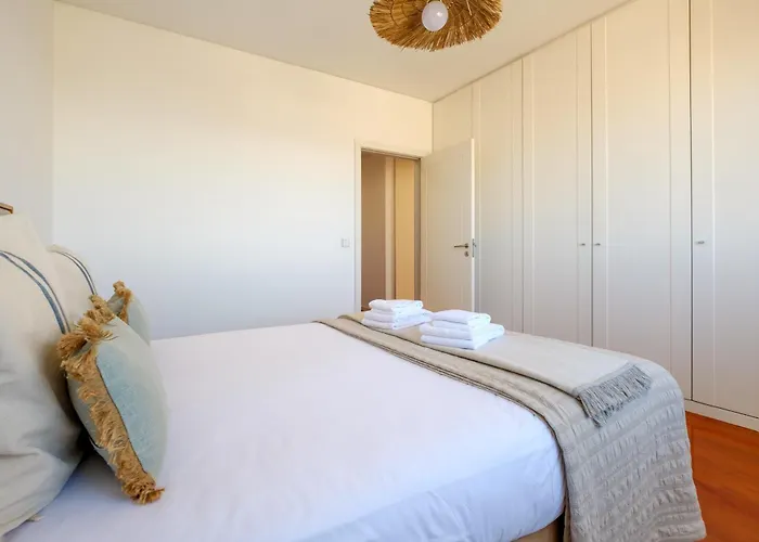 Skyview 2br With Balcony And Garage * ポルト