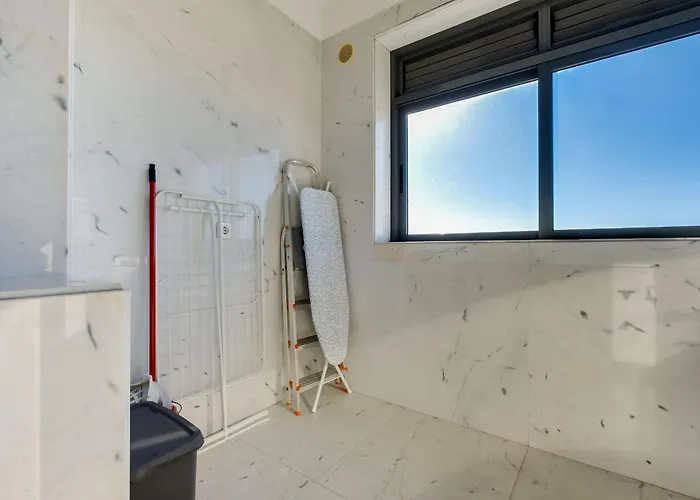 Skyview 2br With Balcony And Garage アパート *