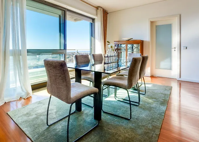 Skyview 2br With Balcony And Garage アパート