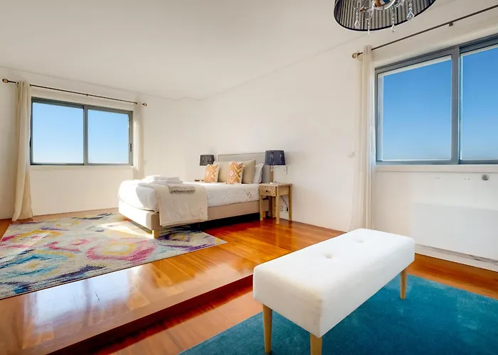 Skyview 2br With Balcony And Garage