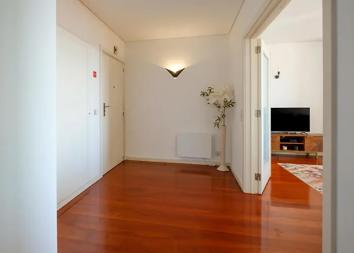 Skyview 2br With Balcony And Garage アパート