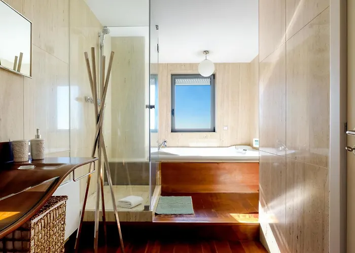 アパート Skyview 2br With Balcony And Garage ポルト