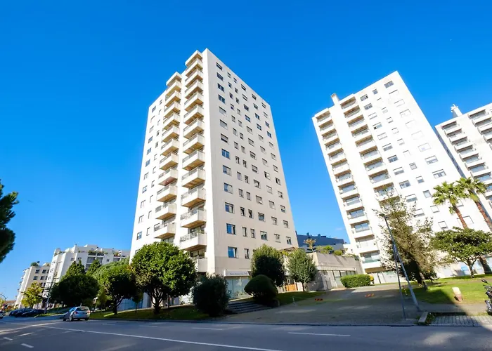 Skyview 2br With Balcony And Garage アパート *