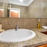 Skyview 2br With Balcony And Garage شقة