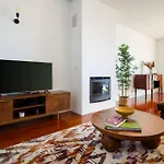 Skyview 2br With Balcony And Garage شقة *