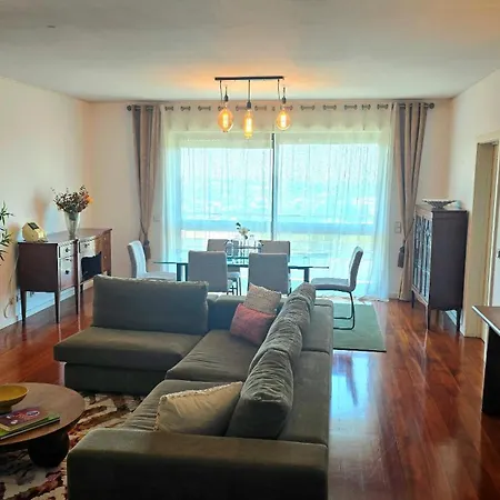 Skyview 2Br With Balcony And Garage Oporto