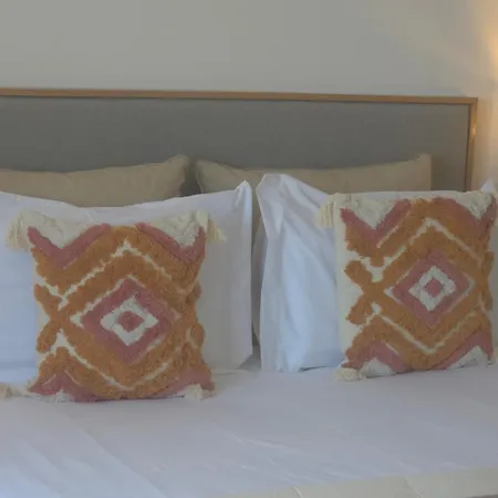 Skyview 2br With Balcony And Garage פורטו