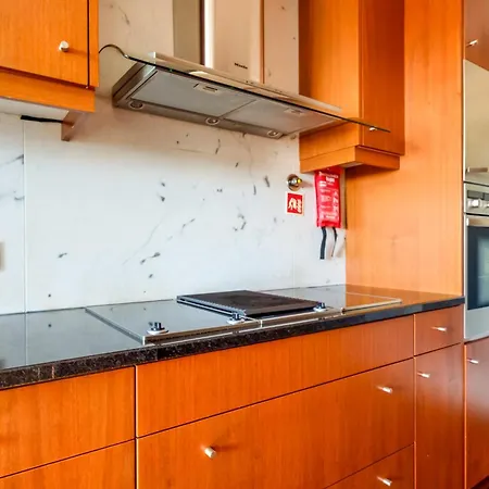 Skyview 2br With Balcony And Garage