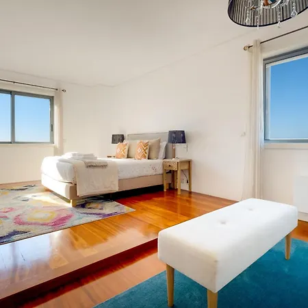 Skyview 2br With Balcony And Garage