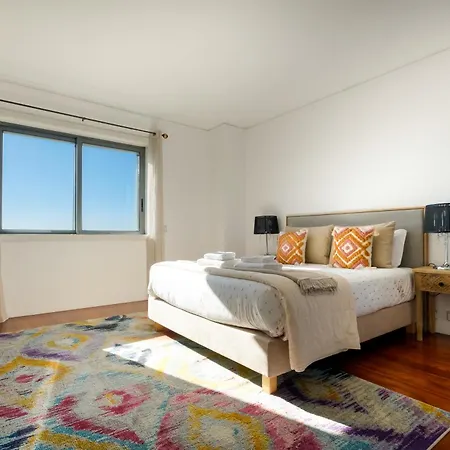 Skyview 2br With Balcony And Garage * ポルト