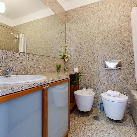 דירה Skyview 2br With Balcony And Garage