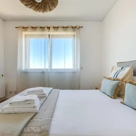 Skyview 2br With Balcony And Garage アパート