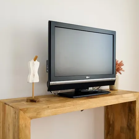 Skyview 2br With Balcony And Garage פורטו