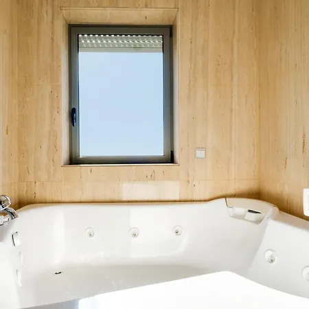 Skyview 2br With Balcony And Garage Porto