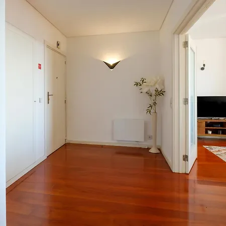 Skyview 2br With Balcony And Garage דירה