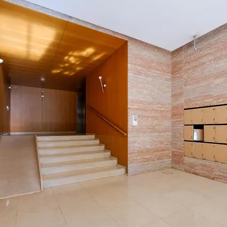 Skyview 2br With Balcony And Garage ポルト