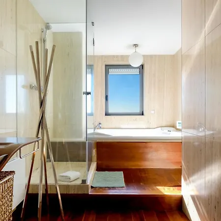 アパート Skyview 2br With Balcony And Garage ポルト