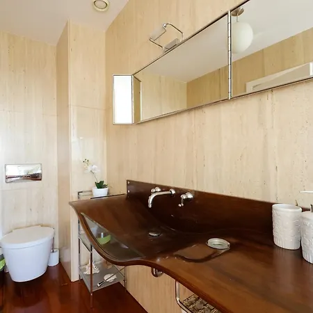 Skyview 2br With Balcony And Garage アパート ポルト