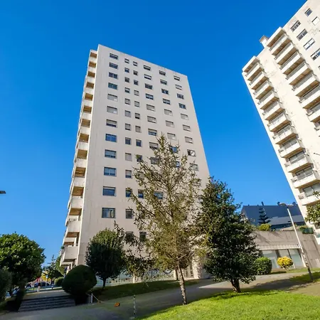 Skyview 2br With Balcony And Garage Porto
