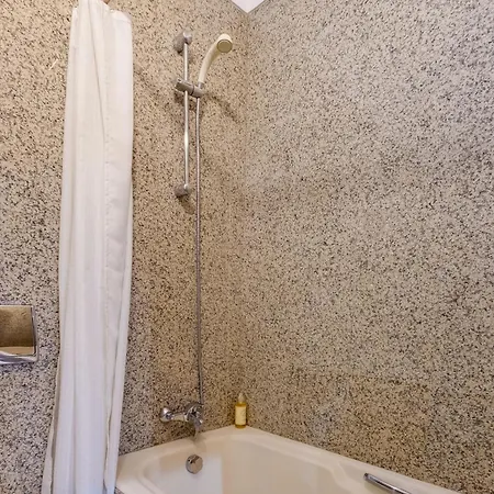 Skyview 2br With Balcony And Garage * פורטו