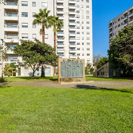 Skyview 2br With Balcony And Garage Apartmán Porto