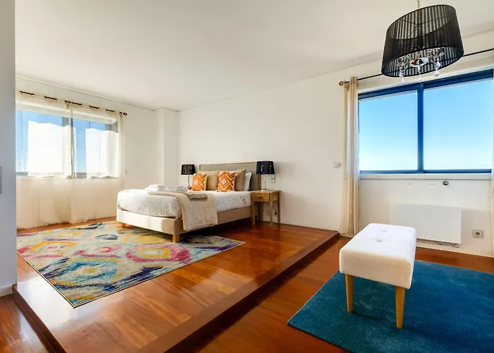 Skyview 2br With Balcony And Garage *