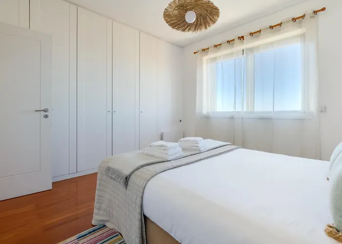 Skyview 2br With Balcony And Garage *