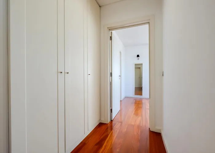 Skyview 2br With Balcony And Garage Porto