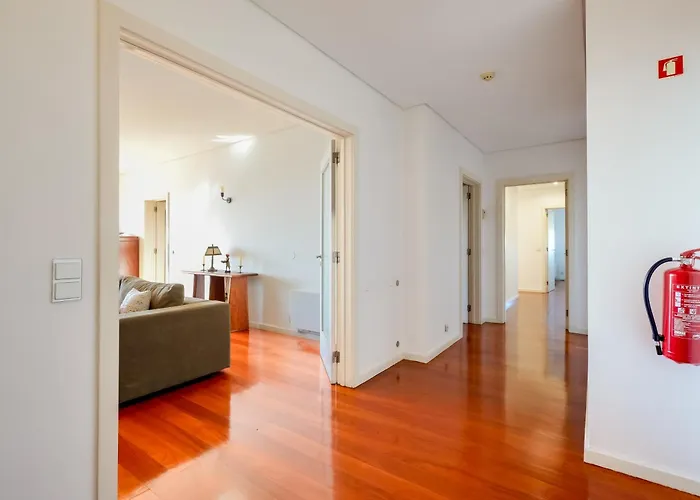 Skyview 2br With Balcony And Garage