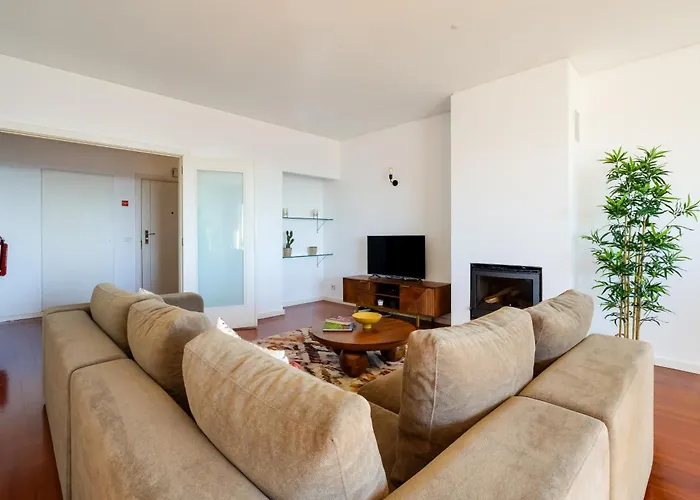 Apartment Skyview 2br With Balcony And Garage *