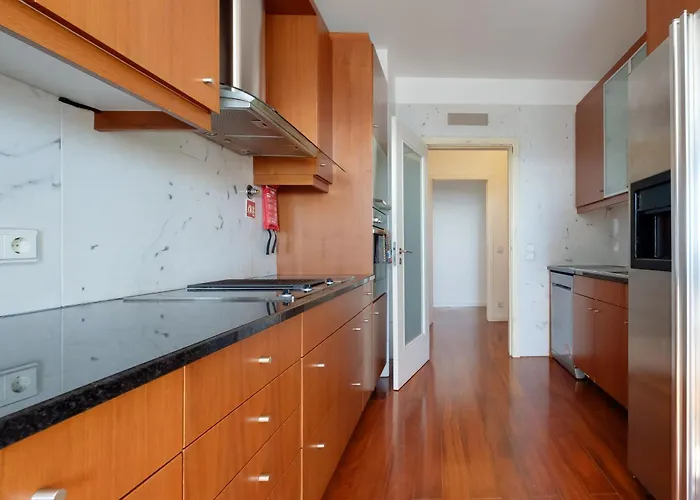 Skyview 2br With Balcony And Garage *