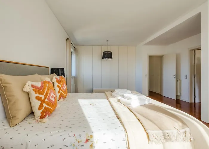 Skyview 2br With Balcony And Garage