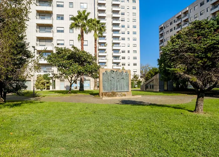 Skyview 2br With Balcony And Garage Apartmán Porto