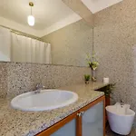 Skyview 2br With Balcony And Garage Apartment *