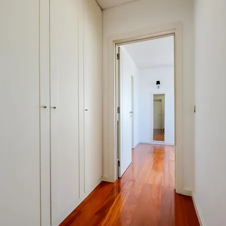 Skyview 2br With Balcony And Garage Porto