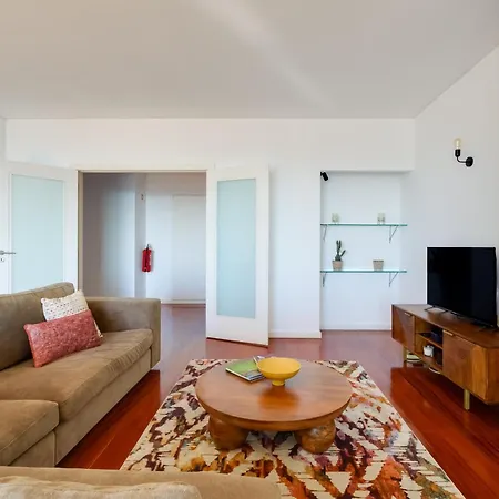 Skyview 2br With Balcony And Garage *