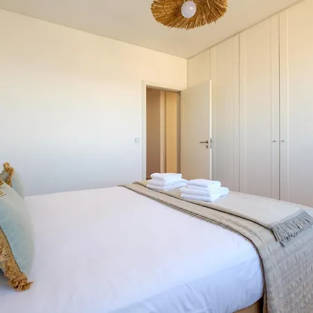 Skyview 2br With Balcony And Garage * 포르투