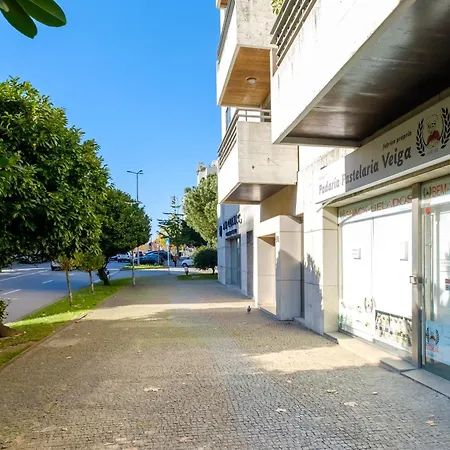 Skyview 2br With Balcony And Garage * Oporto