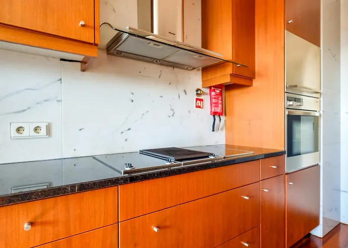 Skyview 2br With Balcony And Garage