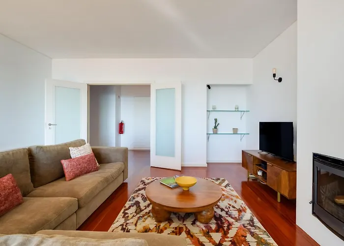 Skyview 2br With Balcony And Garage *