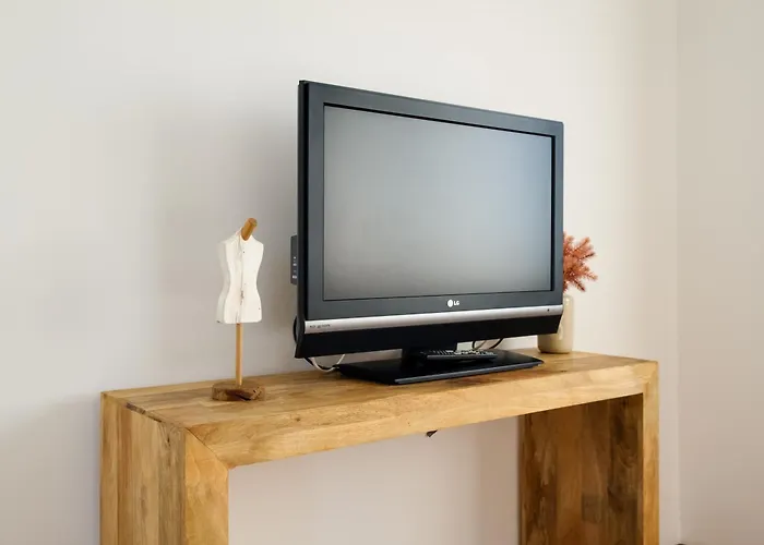 Skyview 2br With Balcony And Garage Oporto