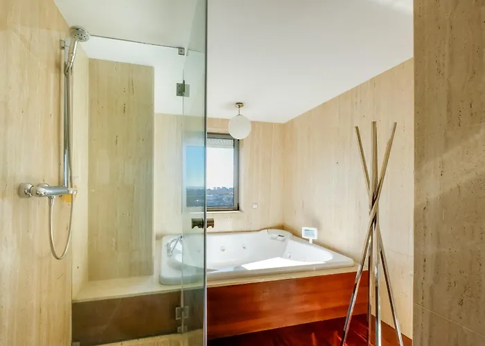 Skyview 2br With Balcony And Garage Appartement *