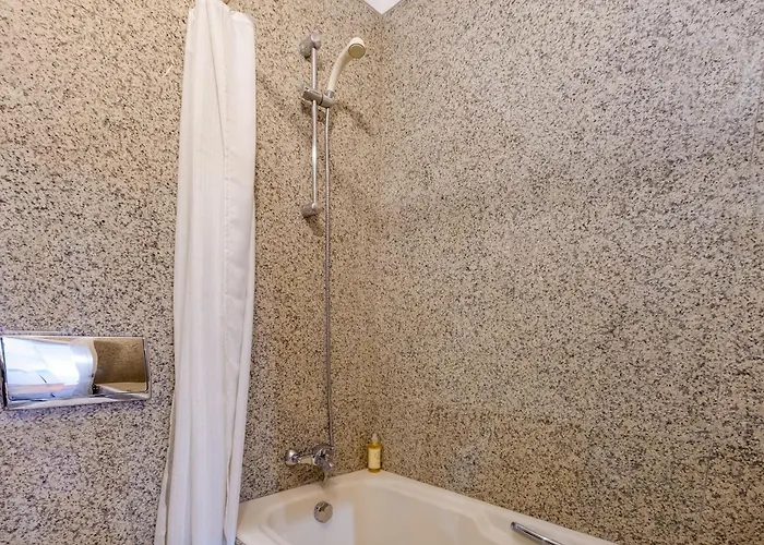 Skyview 2br With Balcony And Garage * Oporto